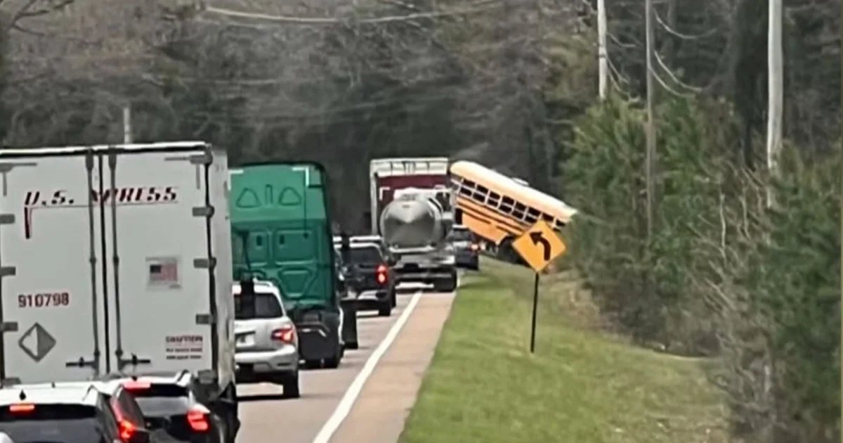 Two students killed in Tennessee school bus crash