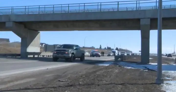 3rd Saskatoon overpass hit by vehicle in a month – Saskatoon