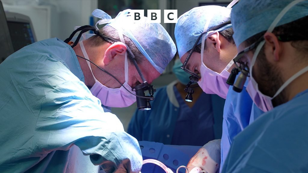 File on 4 Investigates – The battle for hearts and lungs: Transplants in trouble.