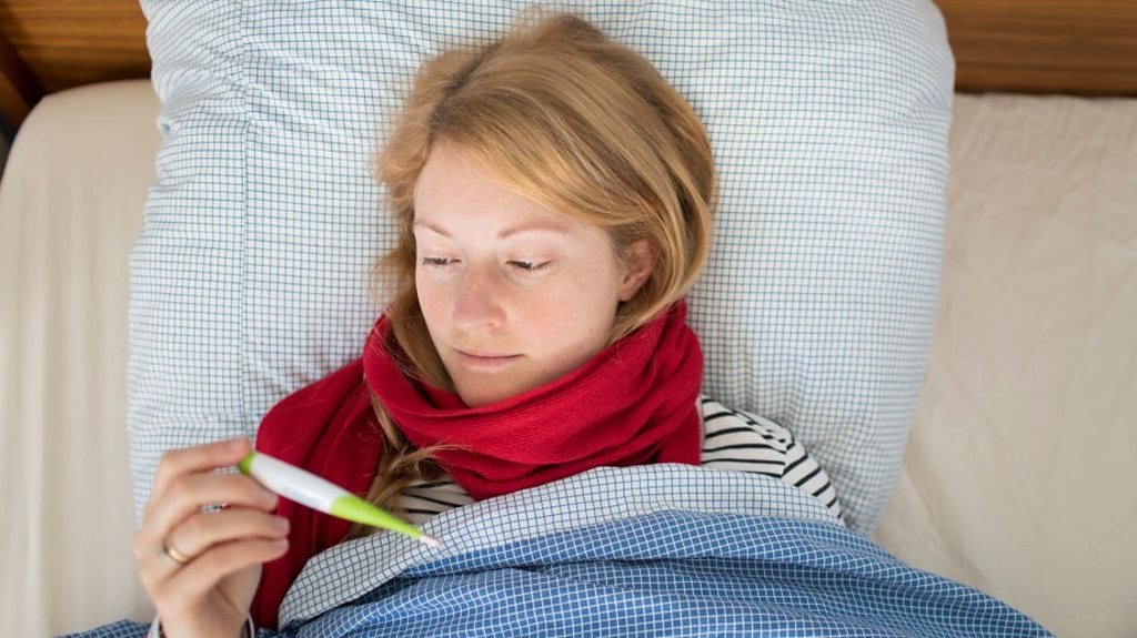 What are the signs of meningitis, and how does it spread?