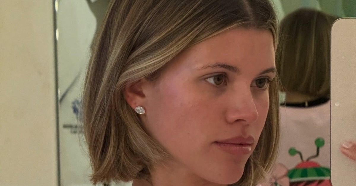 You Must See Sofia Richie’s New Caramelized Brunette Hair