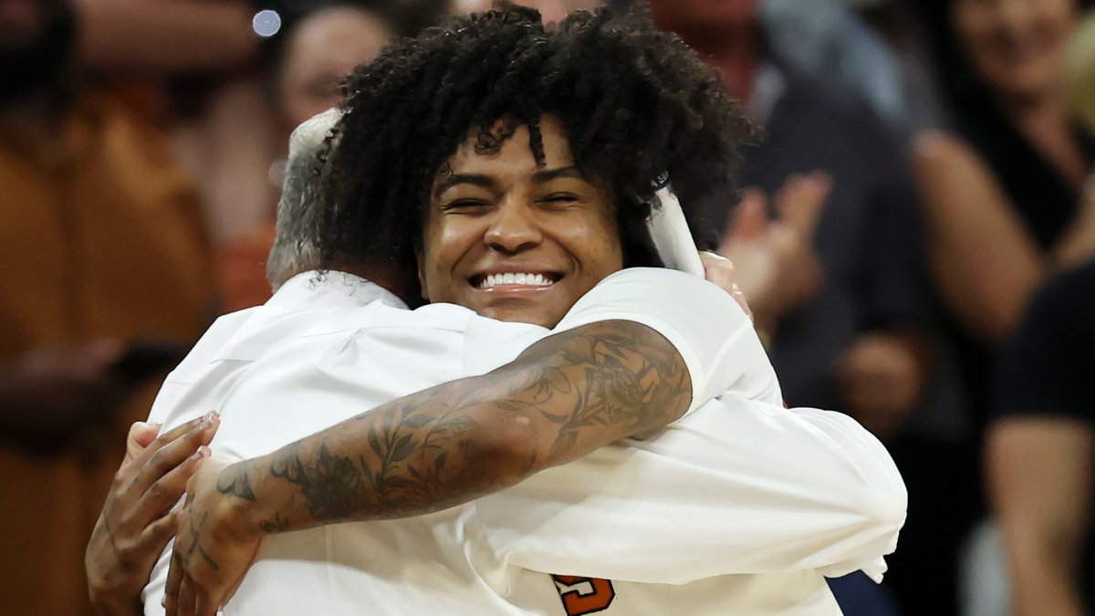 Texas and the transformed Rori Harmon lean on experience to cruise to second consecutive Final Four