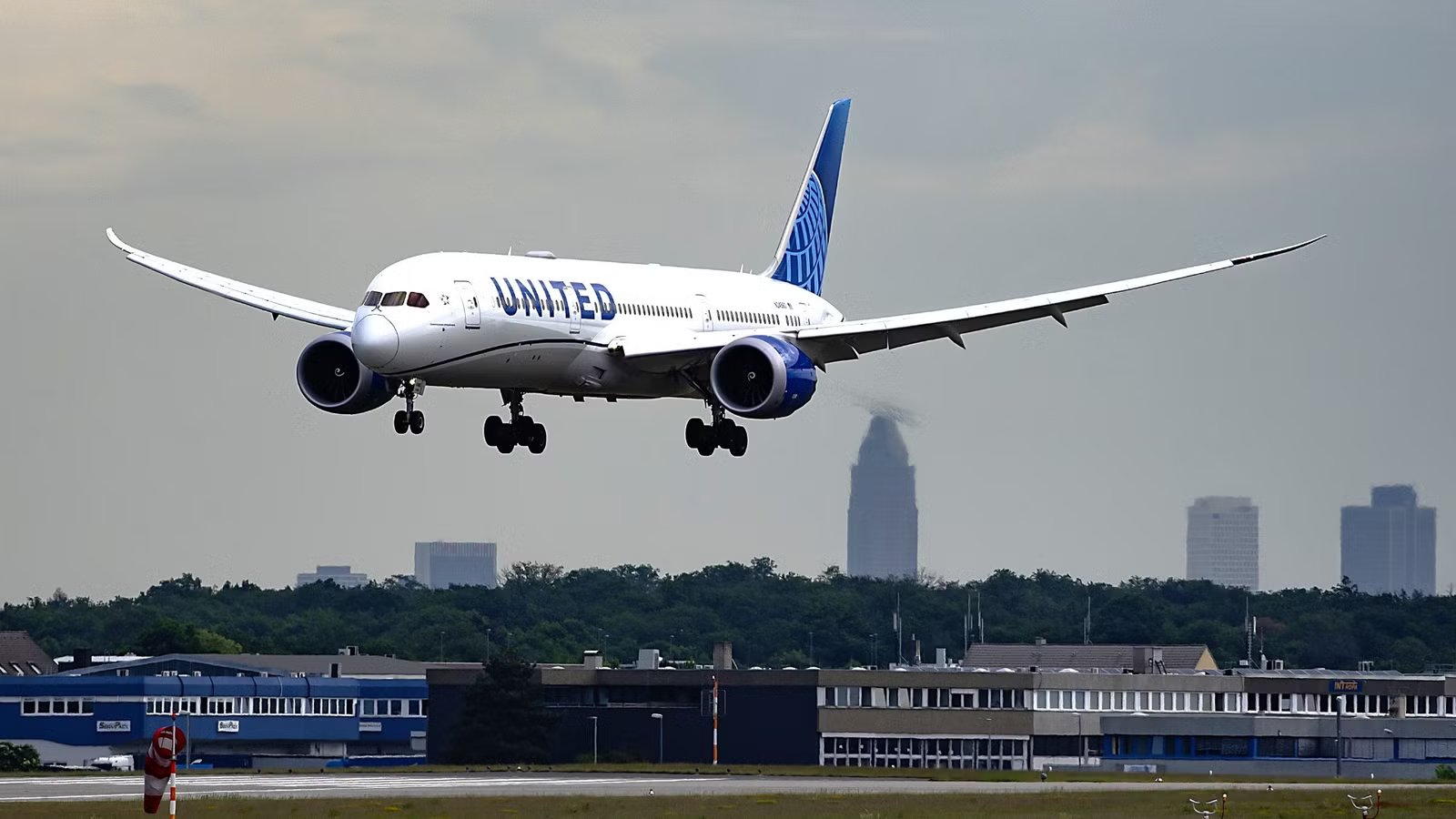 United Airlines Enters Final Contract Talks With Flight Attendants