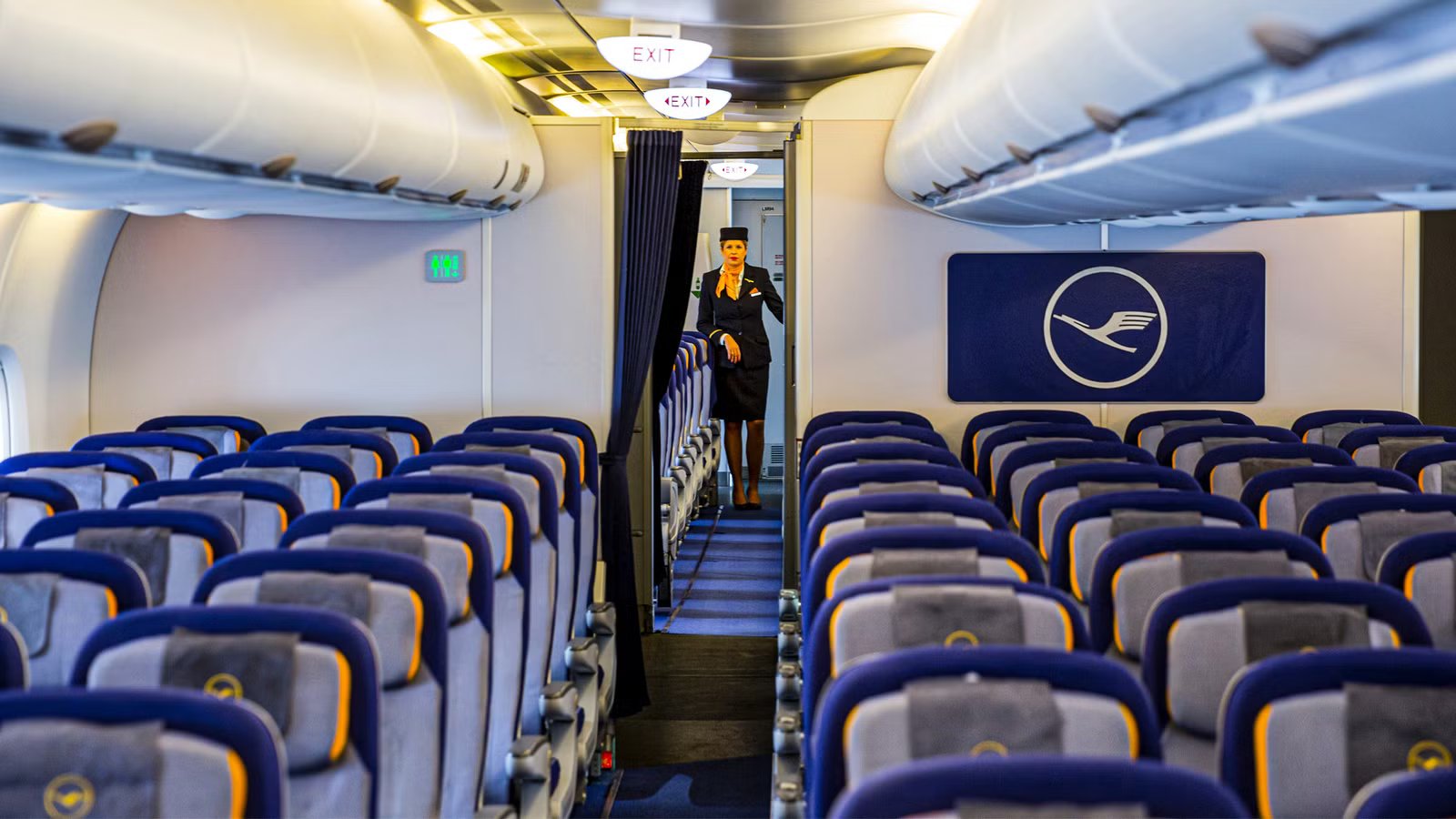 The Striking Differences Cabin Crew Notice Between The Boeing 787 Dreamliner & Airbus A350