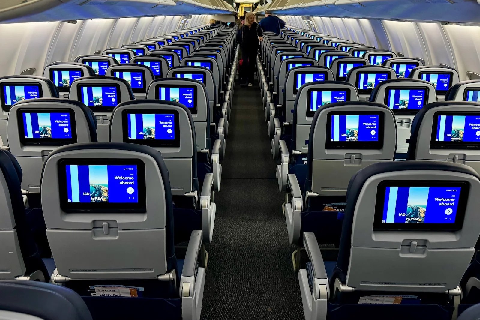 United now bans passengers from playing video, audio without headphones
