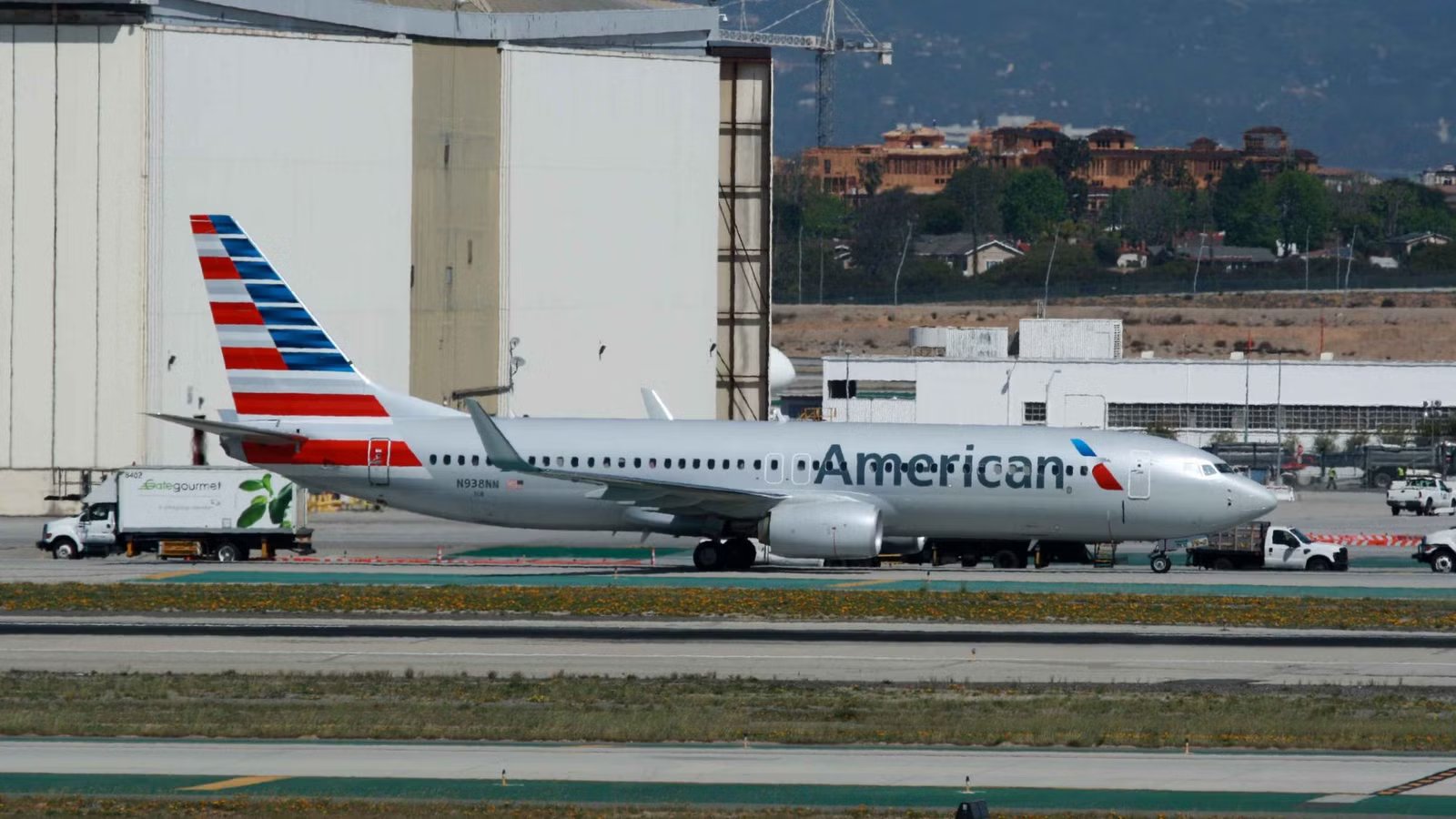 American Airlines Boeing 737-800 Gets Lodged In Mud After Pushback Goes Wrong In Syracuse