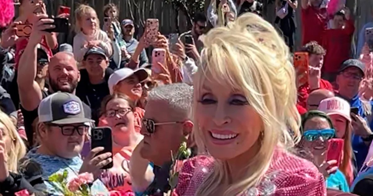 Fans gather for Dolly Parton’s return post-health struggle