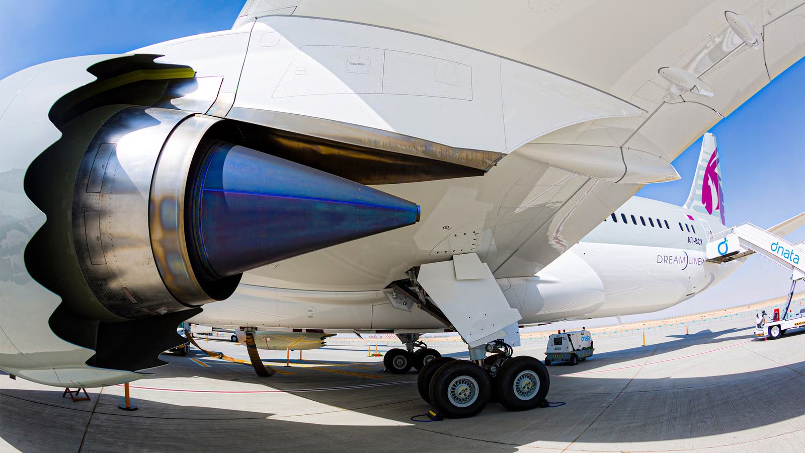 Why The Boeing 787 Dreamliner’s Main Landing Gear Only Needs 8 Tires