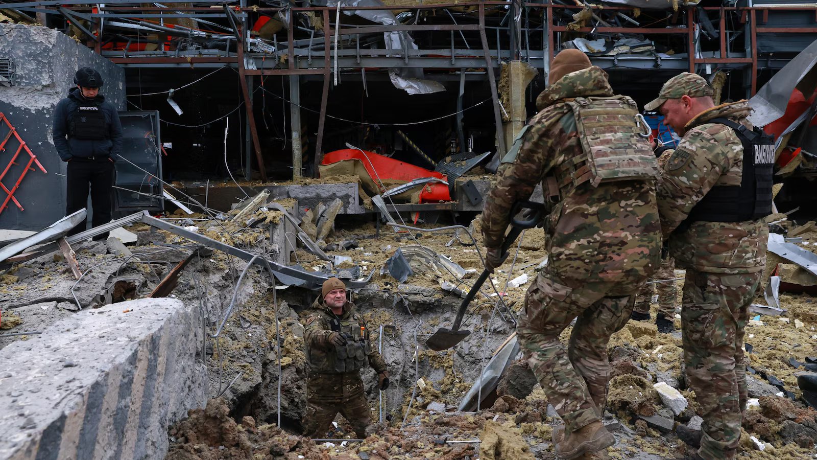 Zelenskyy will discuss Russia-Ukraine war with British leader and NATO chief