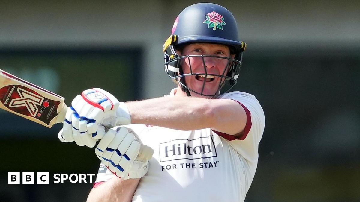 County Championship: Lancashire beat Gloucestershire by four wickets