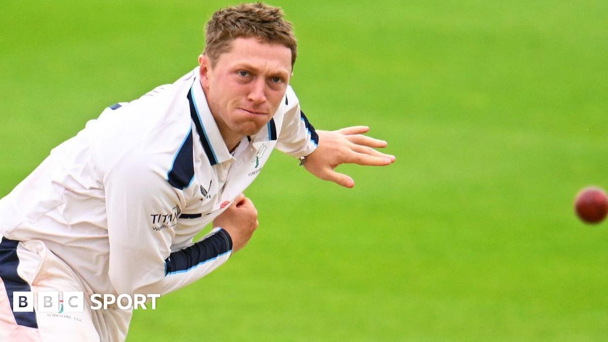 Dom Bess: Yorkshire off-spinner extends contract through to end of 2028