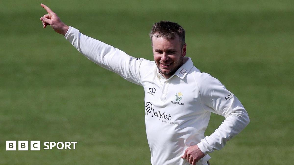 County Championship: Crane spins Glamorgan into ascendancy against Yorkshire