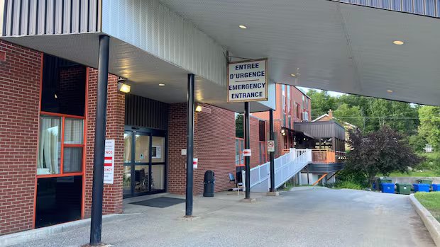 Forget bilingual status for hospitals, we want access to Ontario care, western Quebecers say