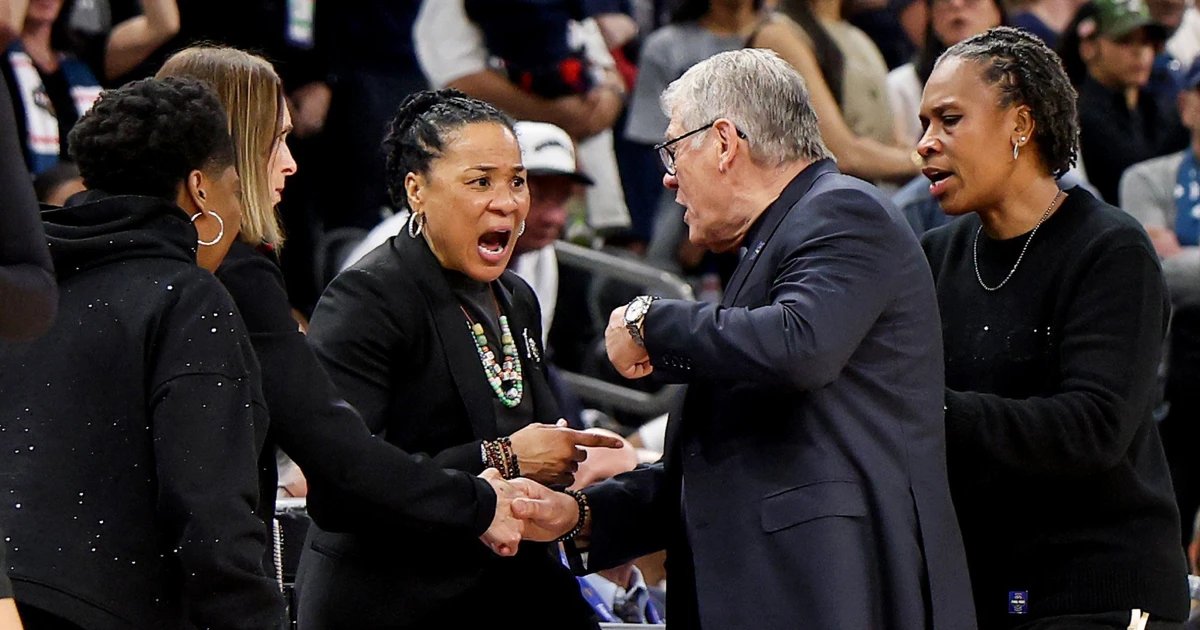Geno Auriemma apologizes for dustup with Dawn Staley after Final Four loss to South Carolina