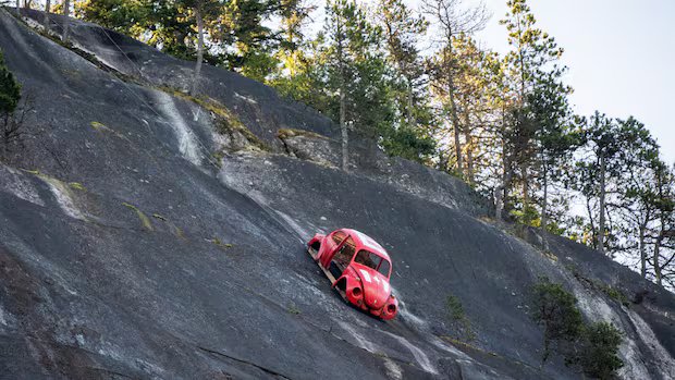 Volkswagen Beetle removed from rock face in Squamish, B.C.