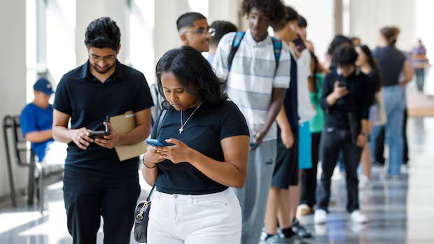 Canada’s economy adds 14,000 jobs in March after February’s whopping losses