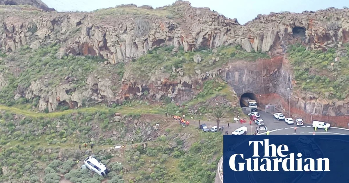 One dead and 27 injured after bus with British passengers crashes in Canary Islands | Spain