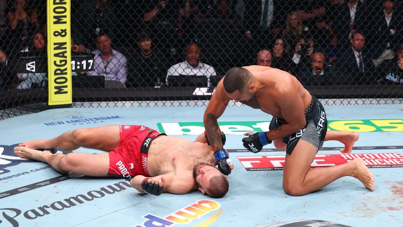 Badly hobbled, Ulberg stuns Procházka in wild KO at UFC 327