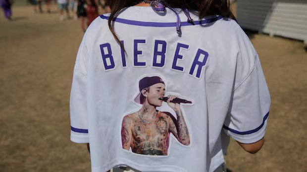 Justin Bieber takes Coachella crowd on a nostalgic YouTube detour