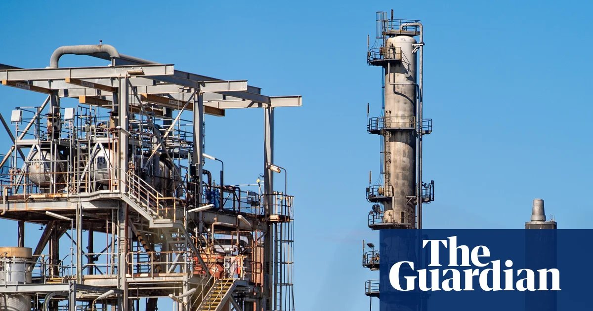 Victorian fuel prices could spike by 20c a litre due to Geelong refinery fire, experts warn | Petrol prices