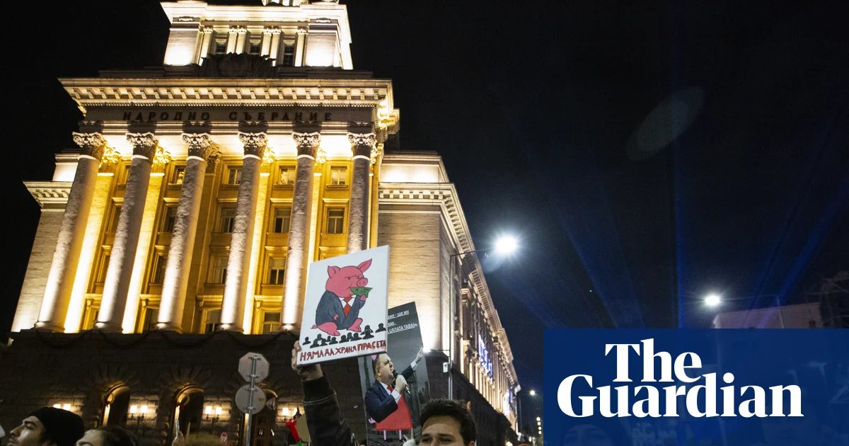 Bulgaria votes as pro-Russian former president leads in the polls | Bulgaria