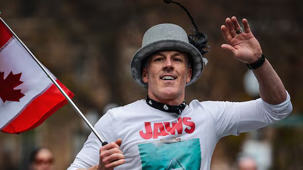 This Kingston man paid tribute to Gord Downie in the Boston Marathon — it was a long time running