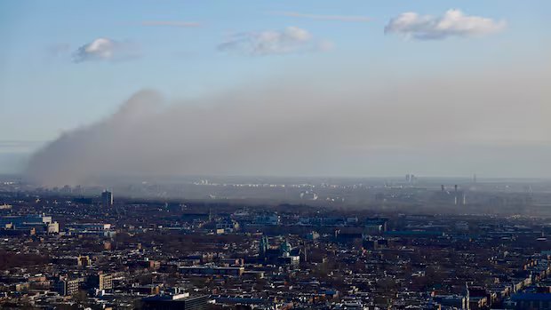 Smoke blankets Montreal as recycling plant fire prompts health warning, investigation