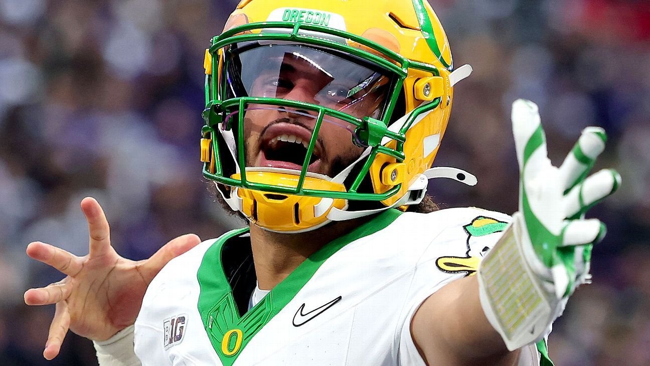 Poll: Oregon’s Dante Moore the early QB favorite for 2027 draft