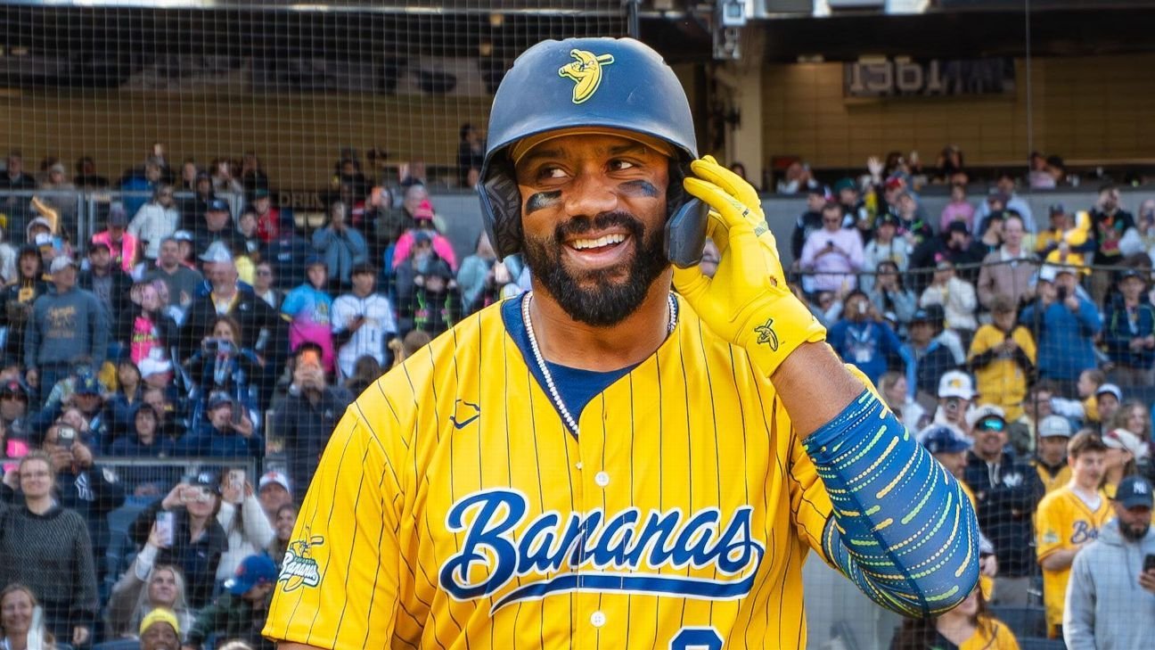 Russell Wilson joins Savannah Bananas at Yankee Stadium