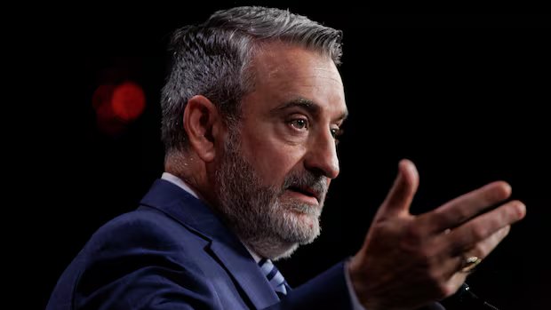 Ontario considering social media, cellphone ban on school properties