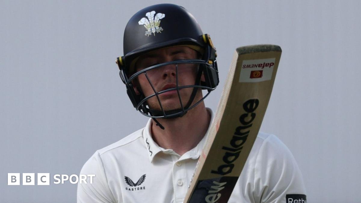 County Championship: Smith and Pope guide Surrey to draw with Leics