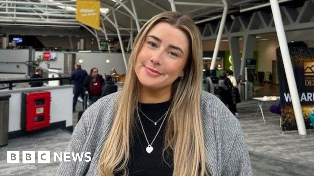 'My lonely start to adulthood with endometriosis'