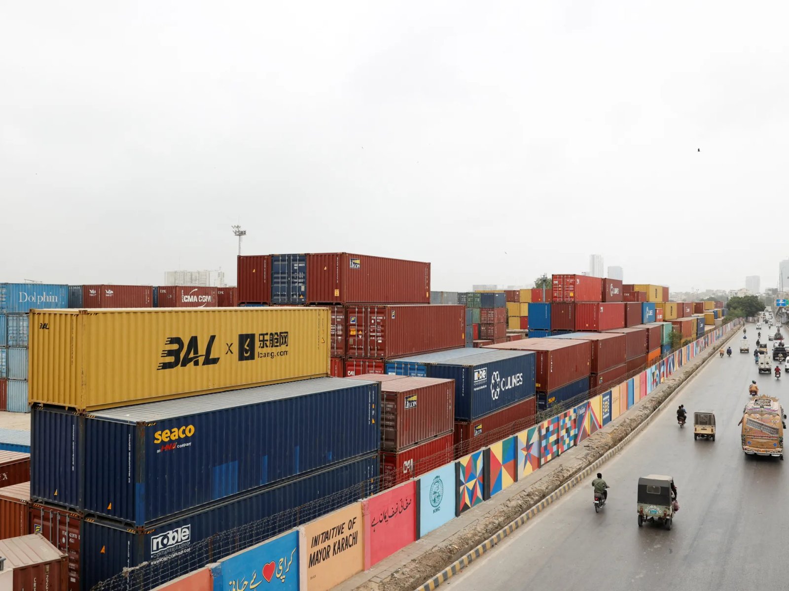 Pakistan opens up road trade routes into Iran amid Hormuz blockade | US-Israel war on Iran News