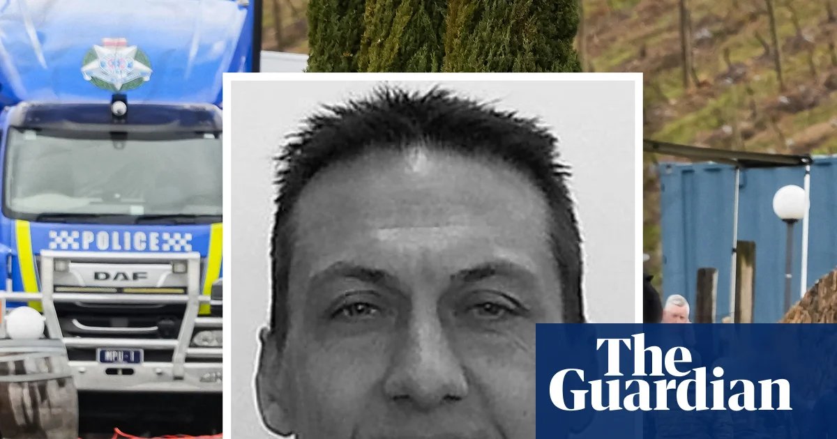 Victoria police arrest two people as part of Dezi Freeman investigation | Porepunkah shooting