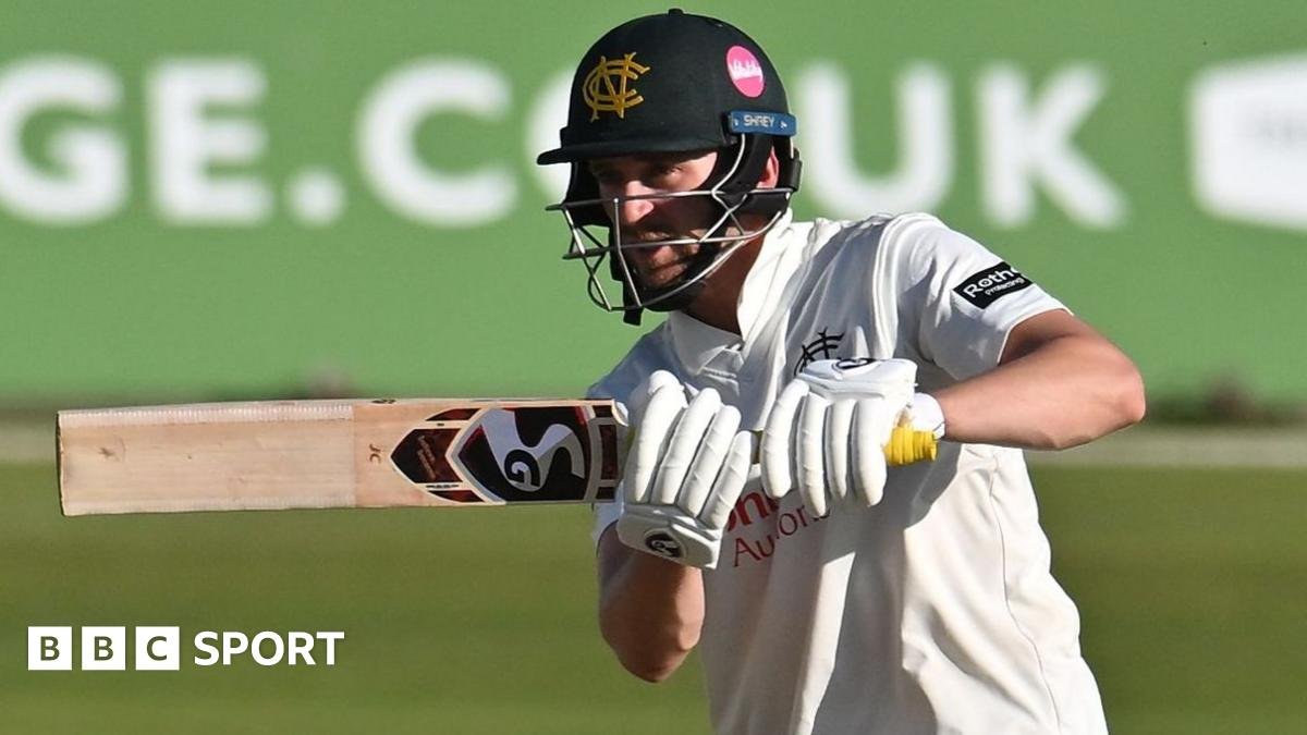 County Championship: Warwickshire in pole position as follow-on looms for Nottinghamshire