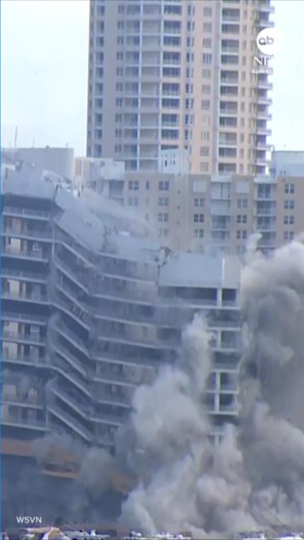 WATCH:  23-story Miami hotel demolished to make way for new development