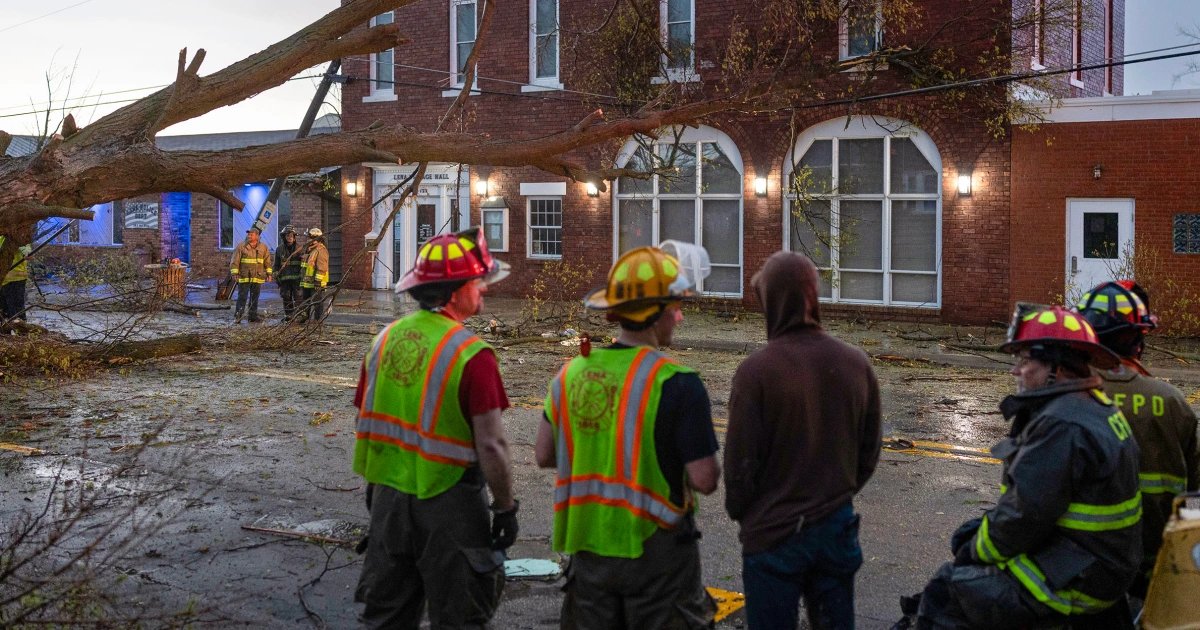 Powerful winds and reported tornadoes rip through the Midwest, leaving heavy damage but no deaths