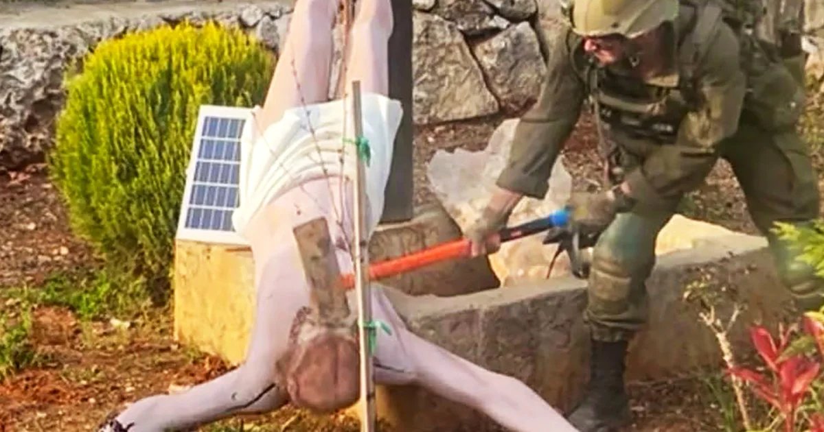 Israeli soldier strikes Jesus statue in Lebanon, photo shows