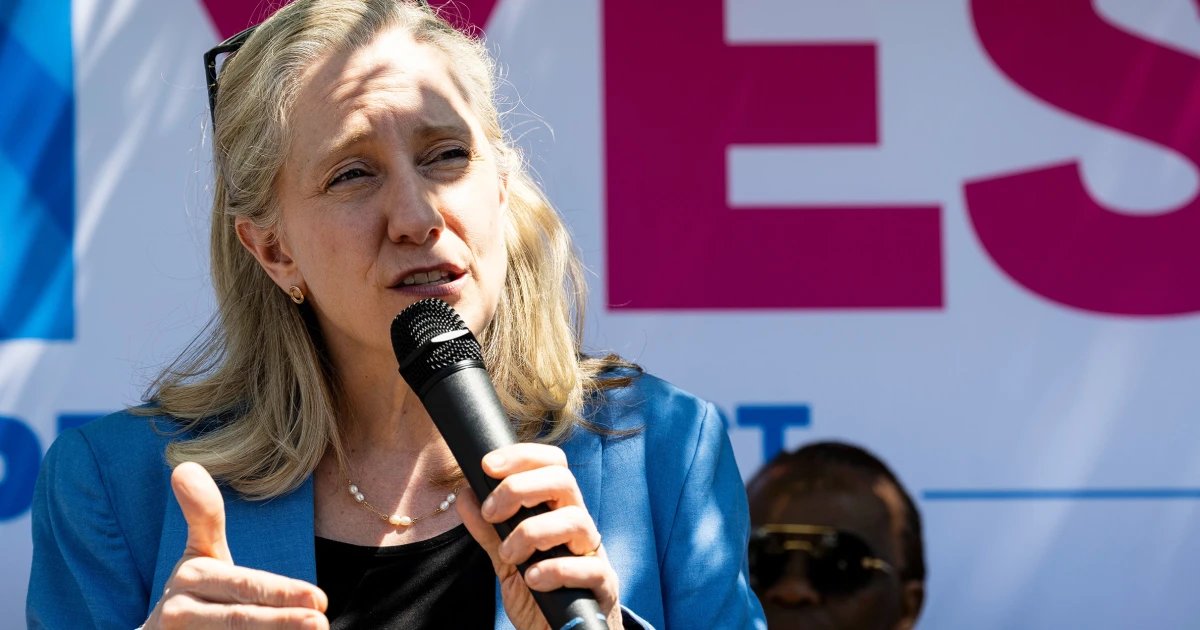 Virginia voters approve Democrats’ redistricting plan, giving the party a midterm election boost