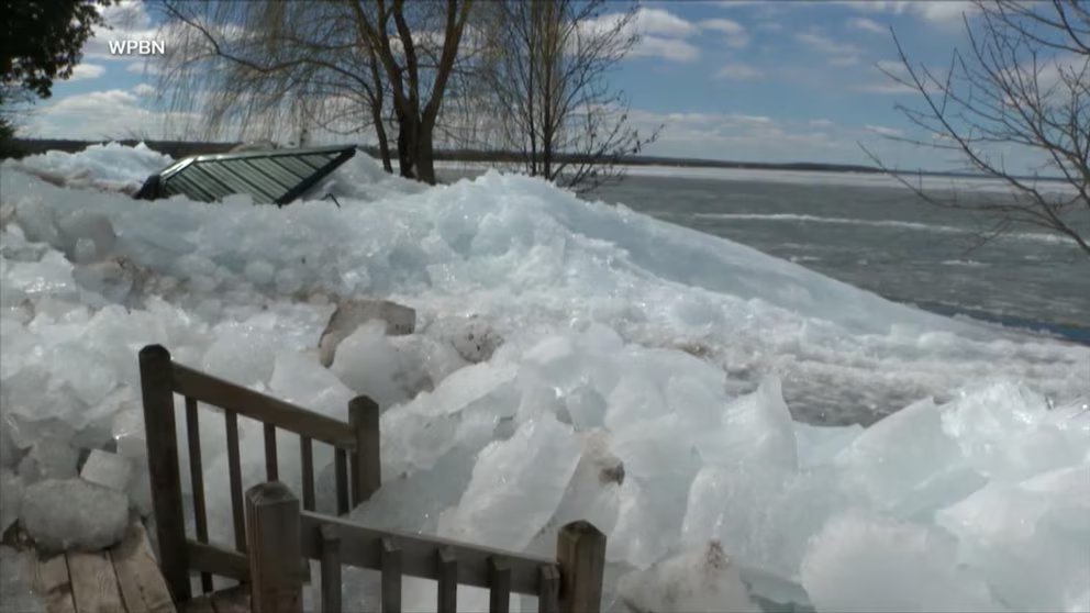 WATCH:  Flooding sends ice chunks into Michigan homes