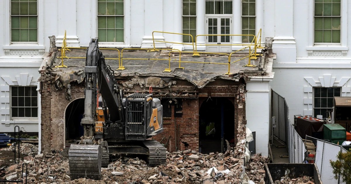 Trump uses the Correspondents’ dinner shooting to renew his White House ballroom push