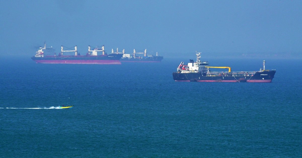 Trump warns Iran ‘better get smart soon’ as he weighs military options over Strait of Hormuz