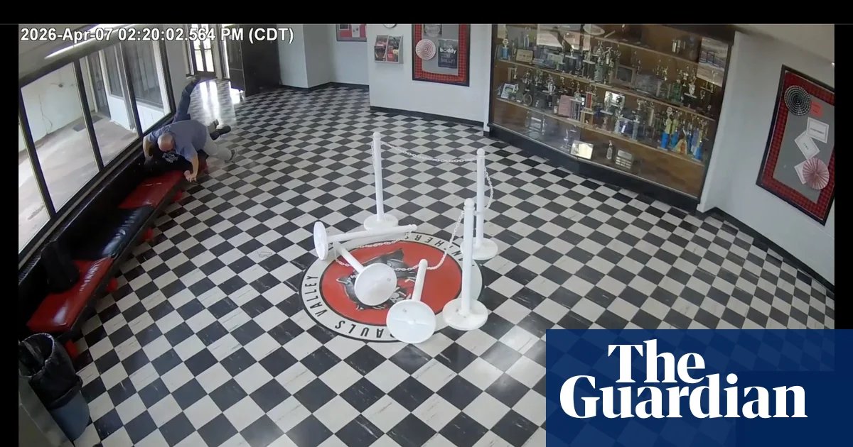 Oklahoma principal who disarmed gun-wielding intruder crowned prom king | Oklahoma