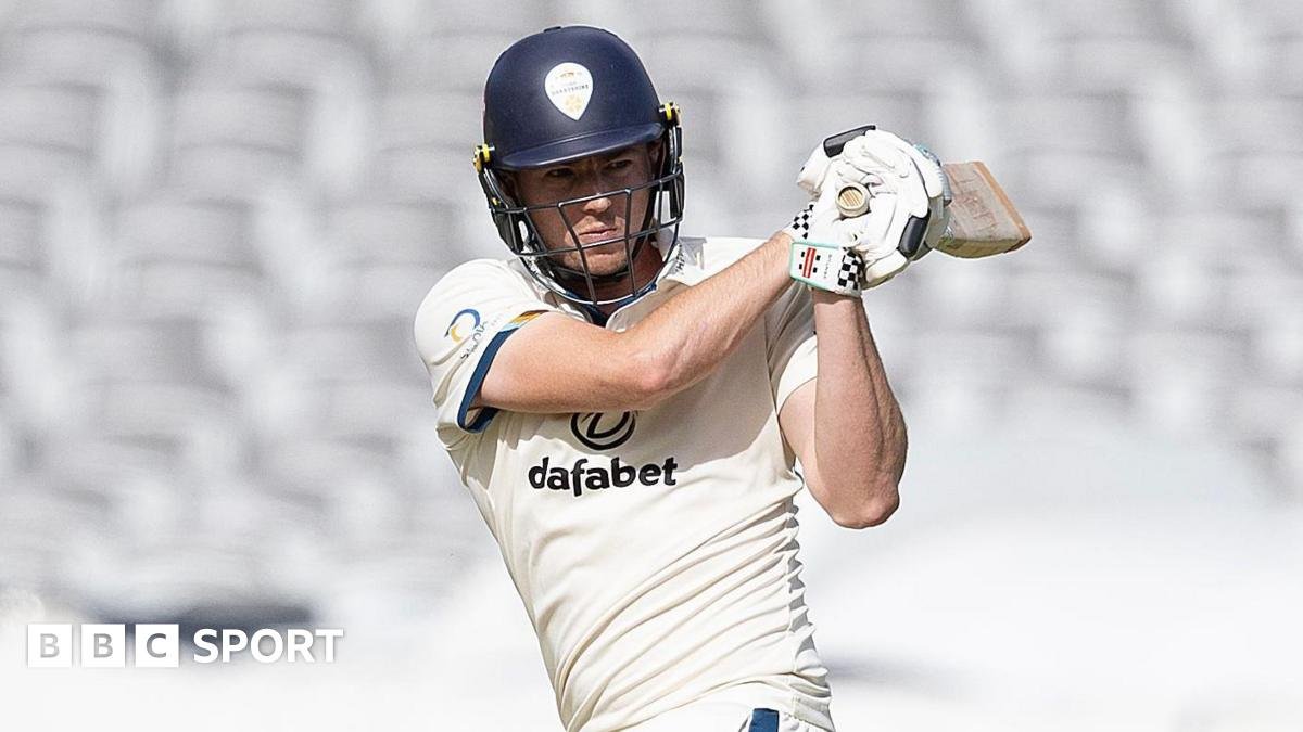 County Championship: Derbyshire batters dominate against Worcestershire