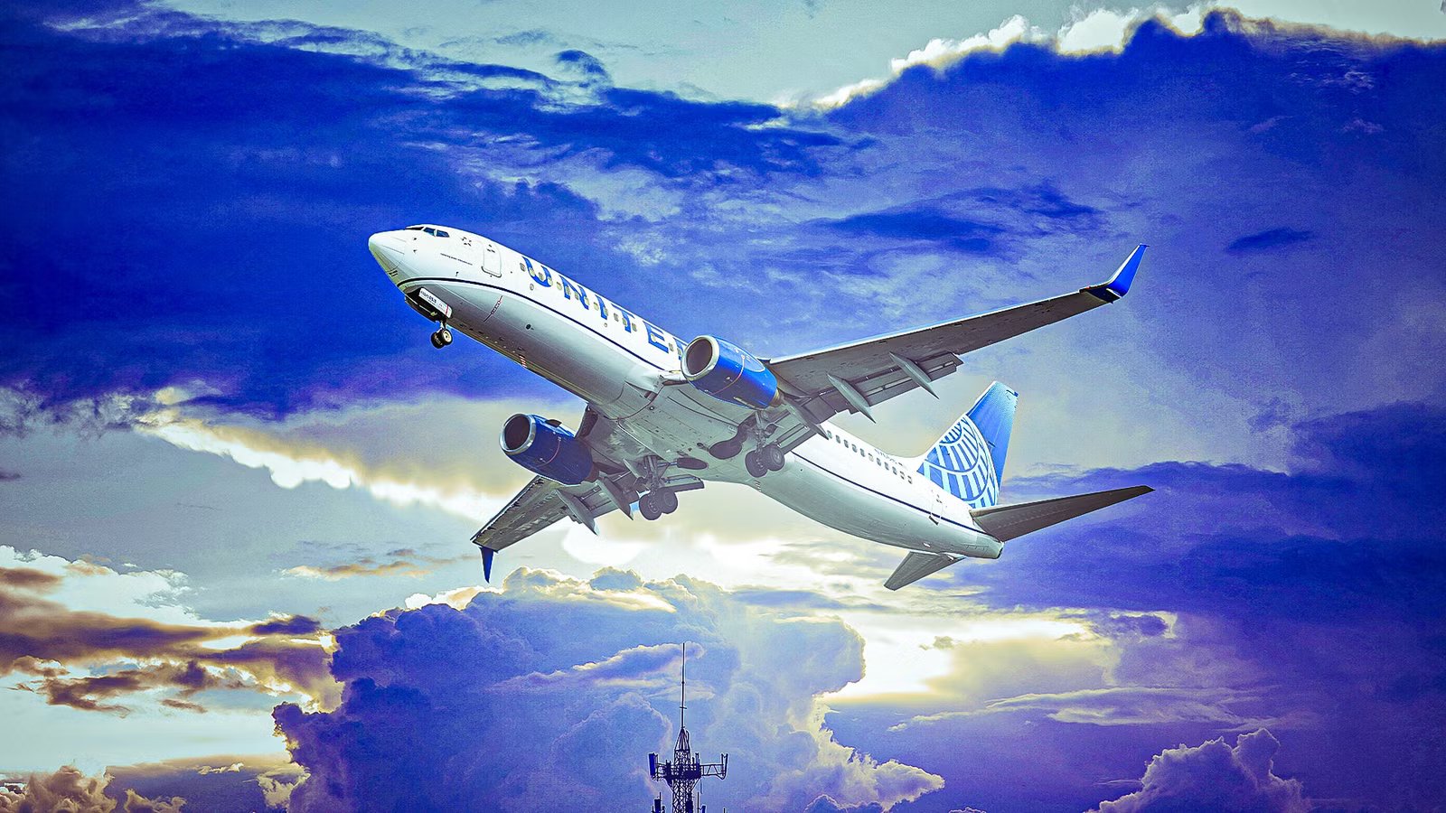 ATC Alert: United Airlines Boeing 737-800 Reportedly Hits Drone 3,000 Feet Above San Diego