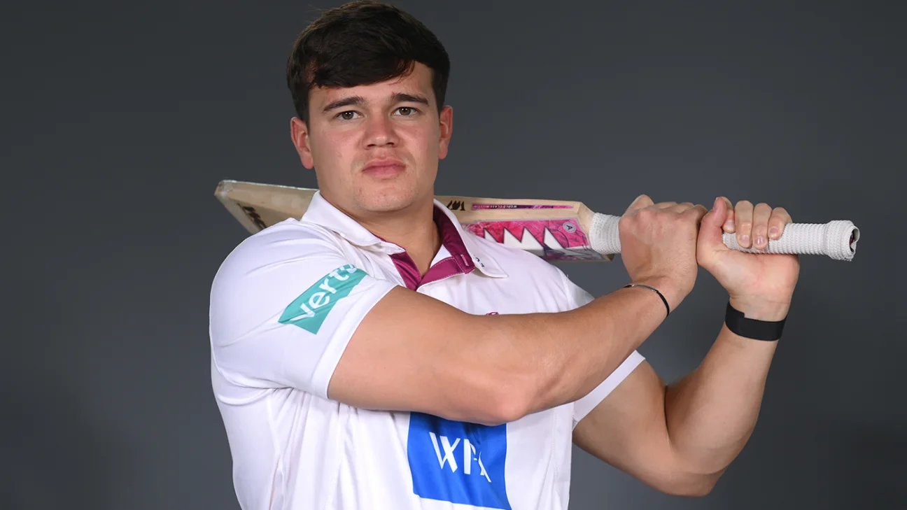 Will Smeed makes first-class debut for Somerset as substitute three years after red-ball retirement