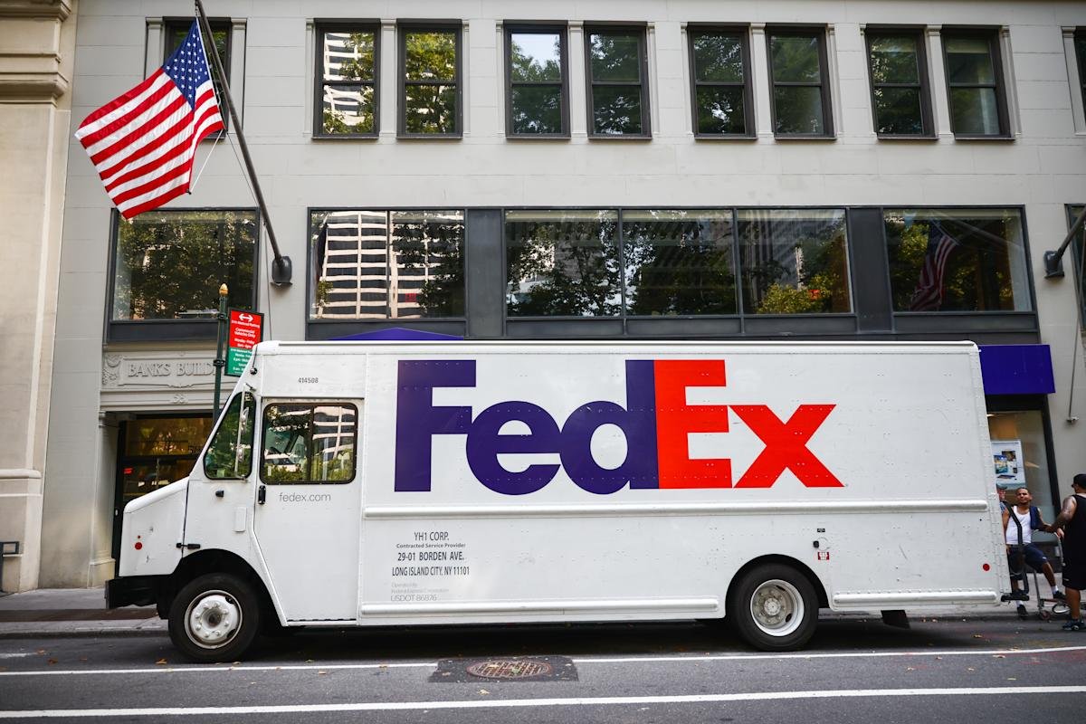 Shipping companies begin tariff refund push — and promise to pass along the money to customers