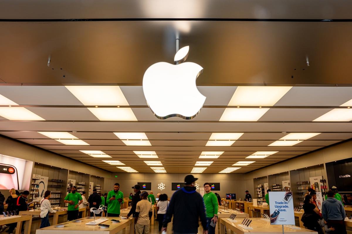 Union accuses Apple of unlawful discrimination against represented workers
