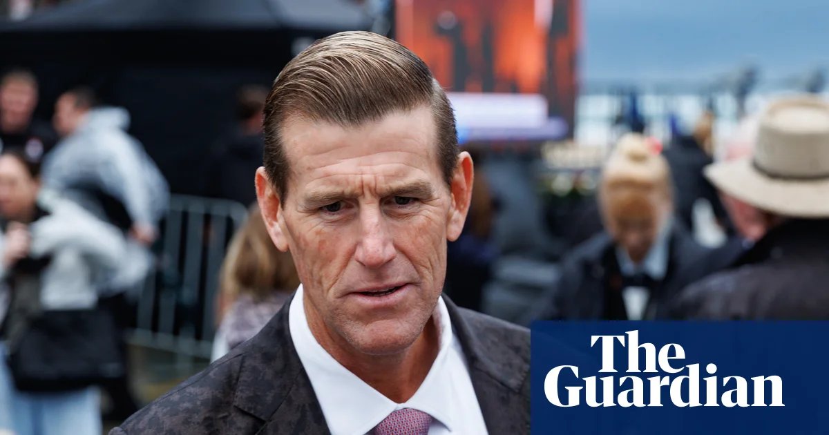 Indigenous speakers booed at Anzac Day services as Ben Roberts-Smith attends Gold Coast event | Anzac Day