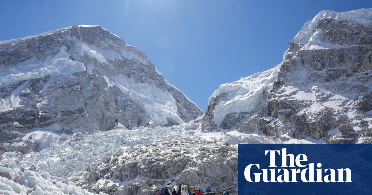 Ice block stalls hundreds of Everest climbers at base camp | Mount Everest